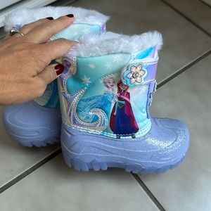 Worn once Light up frozen snow boots!